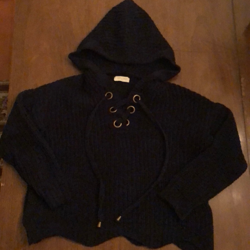 Cozy sweater with hood.